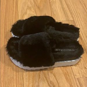 Furry platform sandals-new ✨